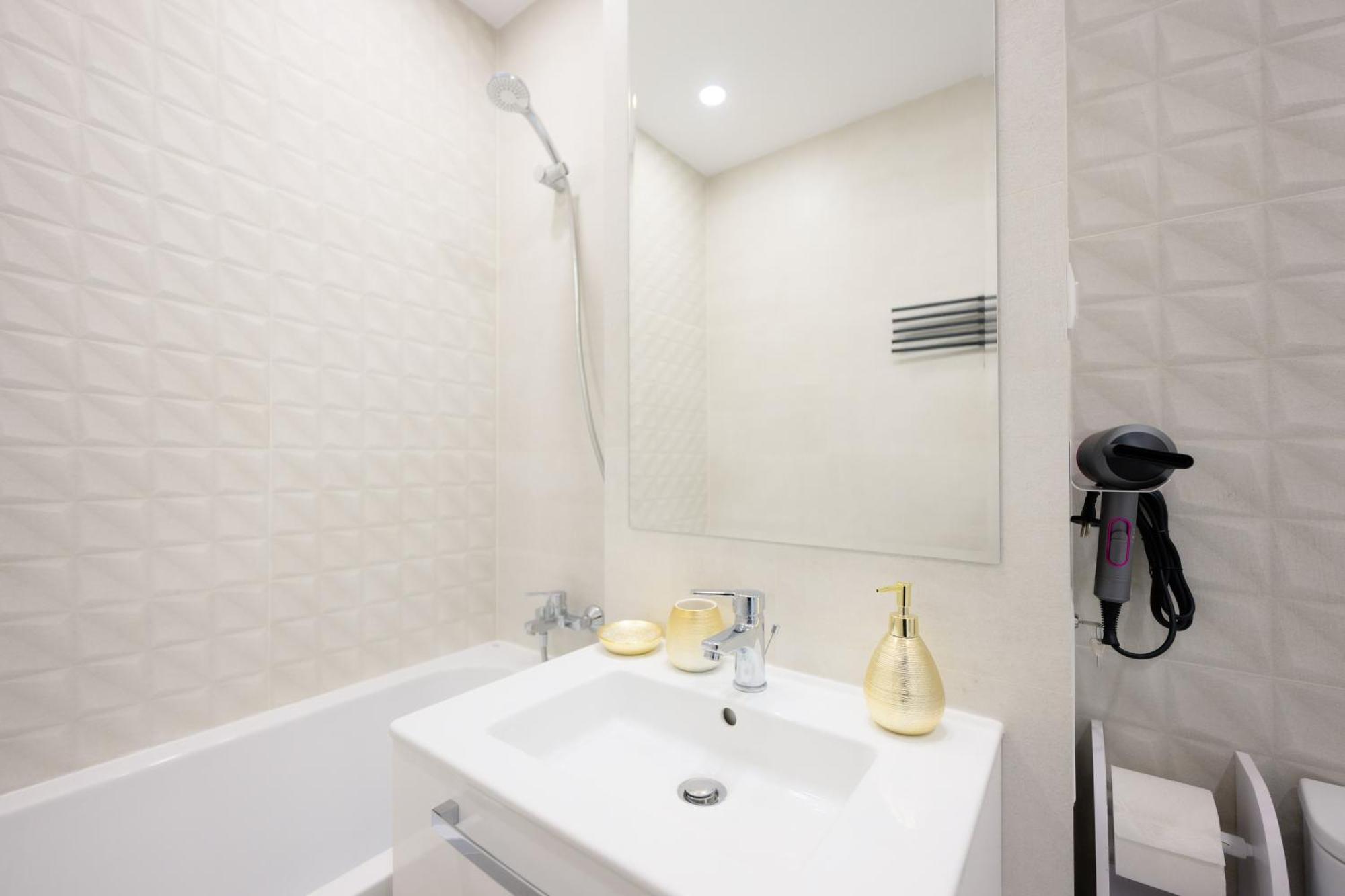 Charming Hideaway Inspired By El Profesor's Intrigue * Bucharest